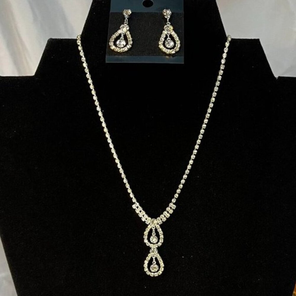 Jewelry Set ✨ Rhinestone Teardrop Necklace & Earrings Silver Tone